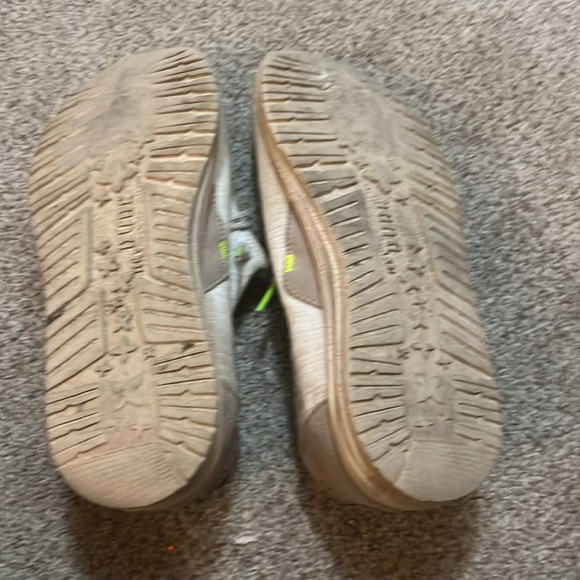 Women’s HeyDudes Size 8 - Picture 6 of 8